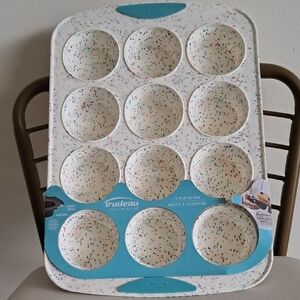 New!Trudeau White Confetti 12-Cup Muffin Pan